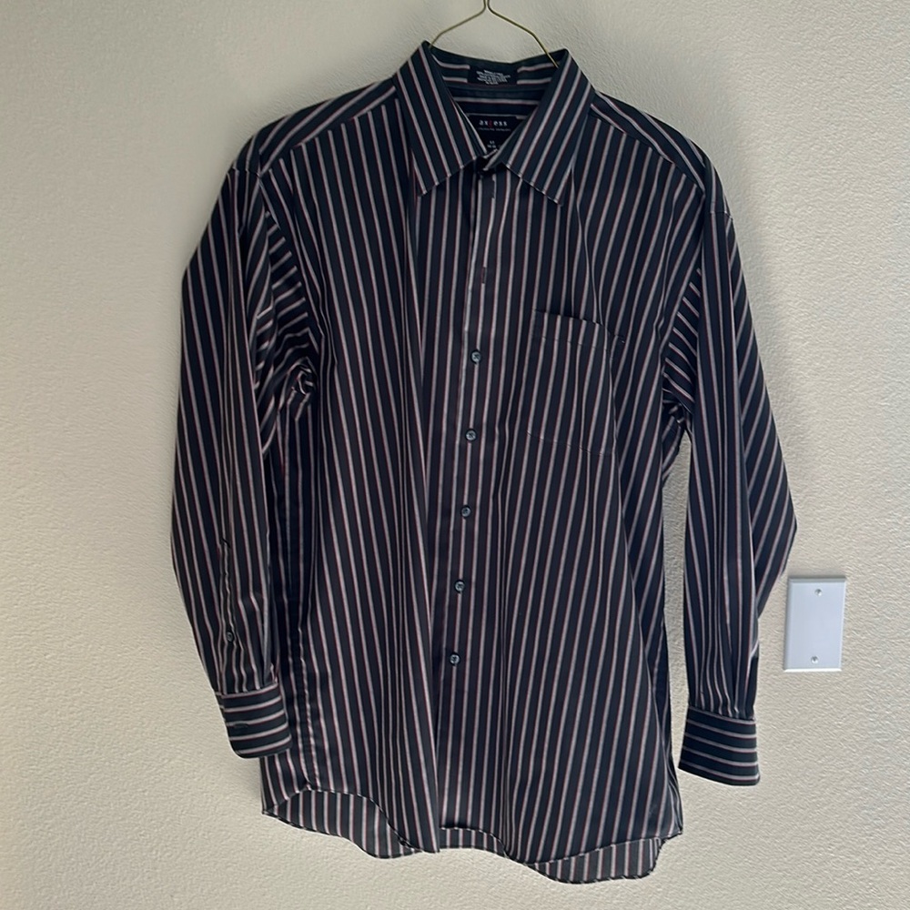 CLEARANCE
AXCESS MEN’S STRIPED DRESS SHIRT SIZE 17, 34-35 NWOT